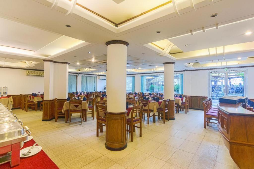 Hotel Sea Crown ค็อกเซสบาซาร์ ภายนอก รูปภาพ